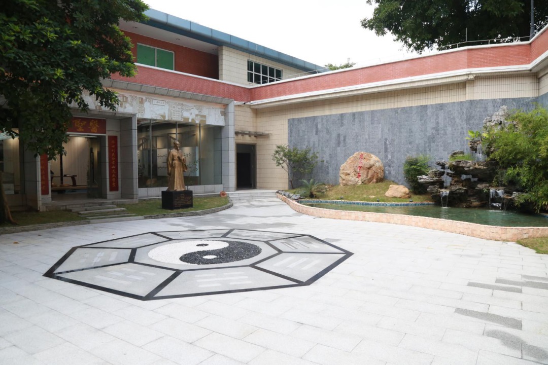 白云山优惠活动办理大厅医圣堂科普基地获评第十三批广州市科学技术遍及基地