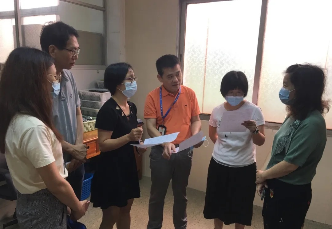 广州市海珠区市场监管局专家一行到白云山优惠活动办理大厅公司进行计量查抄领导