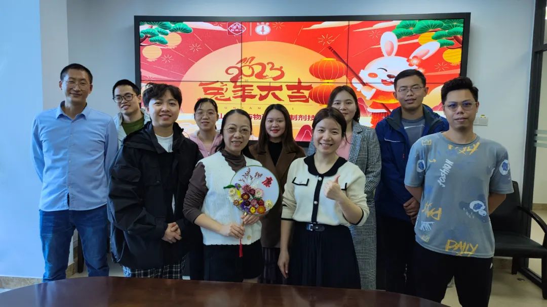 白云山优惠活动办理大厅公司进杏装古韵迎元宵 团扇话清廉”主题活动