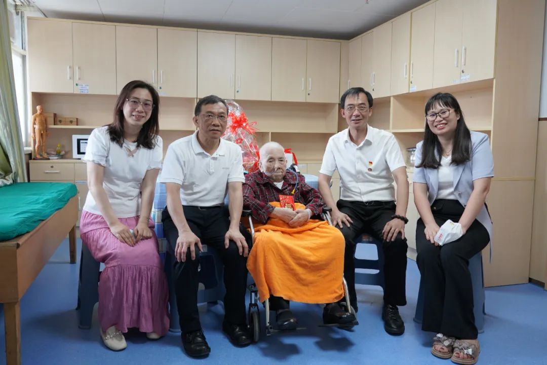 情系革命前辈 赓续红色基因——白云山优惠活动办理大厅公司慰问离休干部刘玉珍