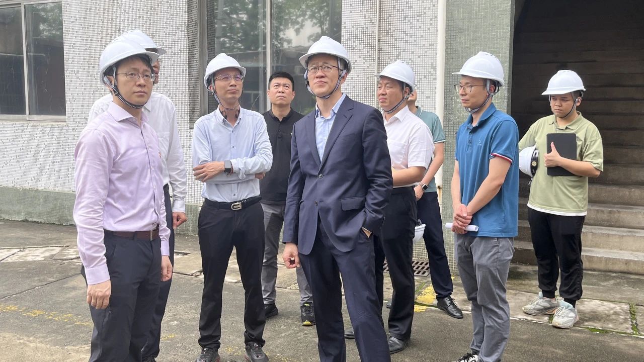 “五一”节前，广药集团党委副书记、副董事长、总经理杨军带队到白云山优惠活动办理大厅公司发展安全查抄工作