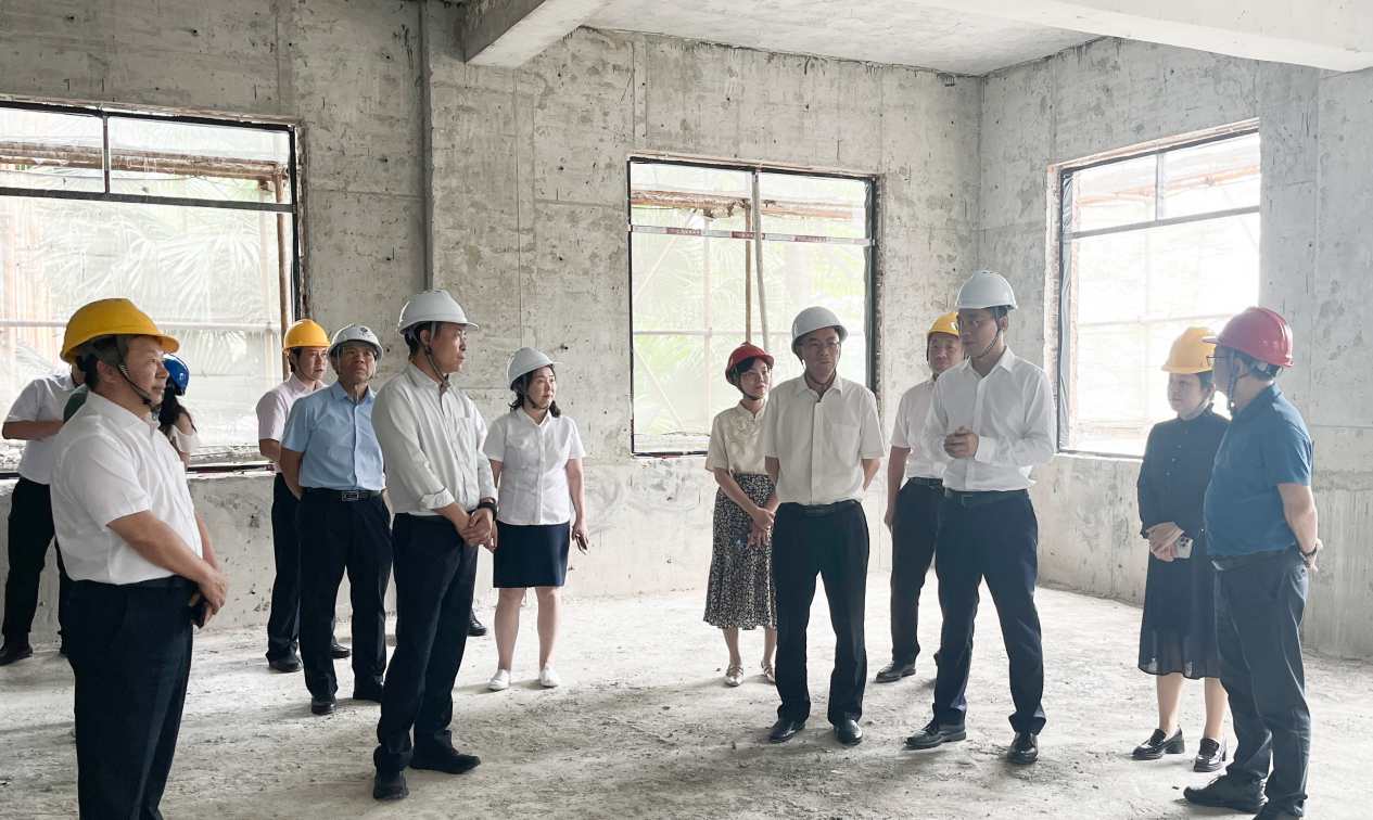 广药集团辅导一行到白云山优惠活动办理大厅造药发展出产经营调研